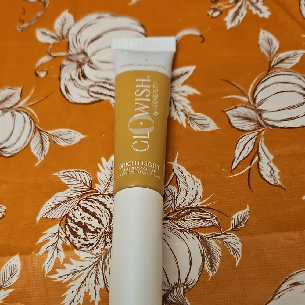 Brand New Glowish Bright Light Concealer Medium Tan
